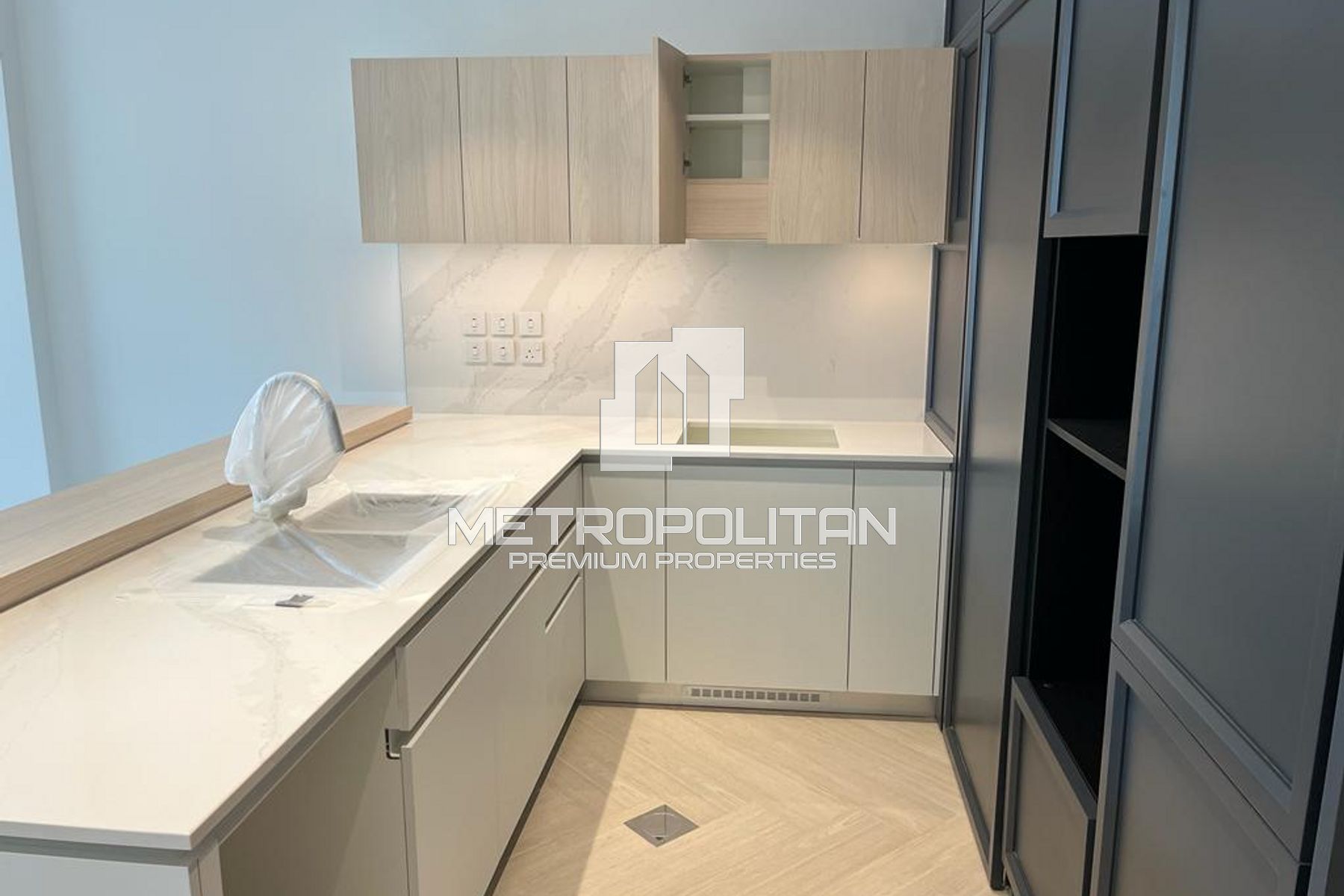 Spacious Studio | High Floor | Prime Location-6