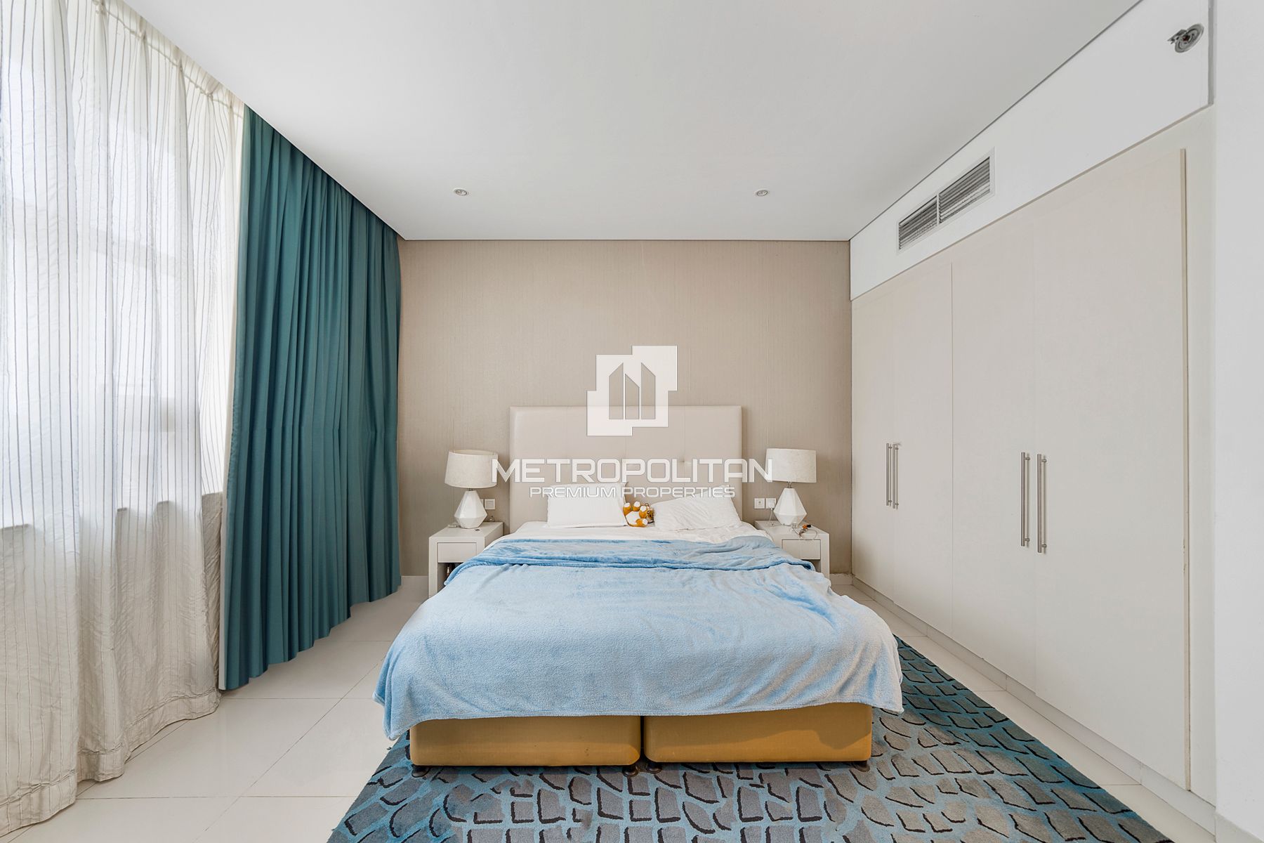 Spacious Studio | Canal View | Close to Dubai Mall-10
