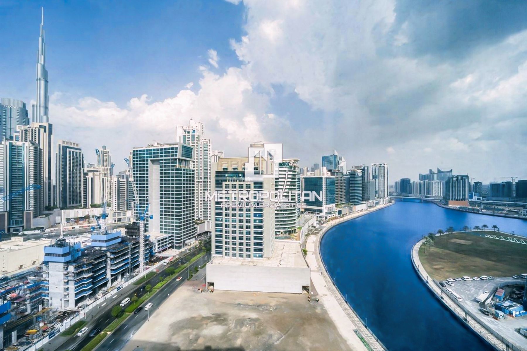 Spacious Studio | Canal View | Close to Dubai Mall-1
