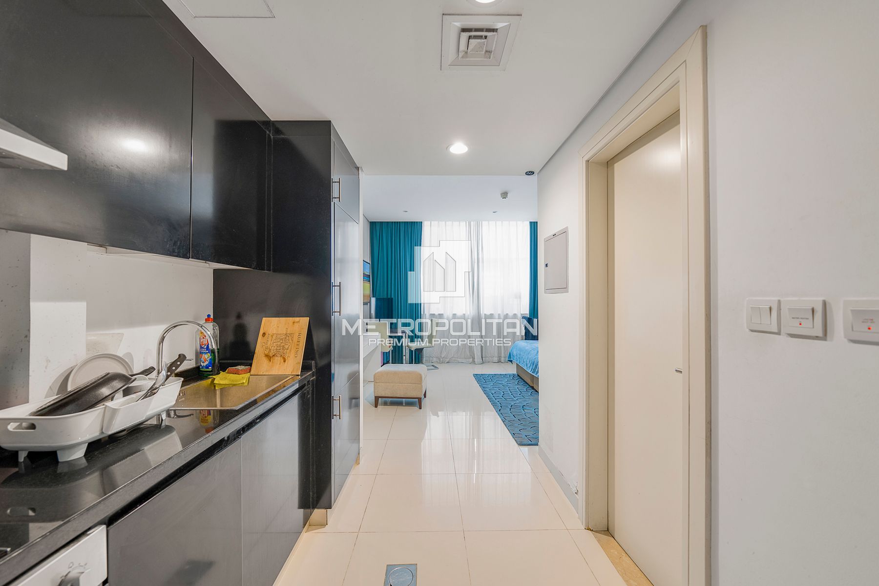 Spacious Studio | Canal View | Close to Dubai Mall-7