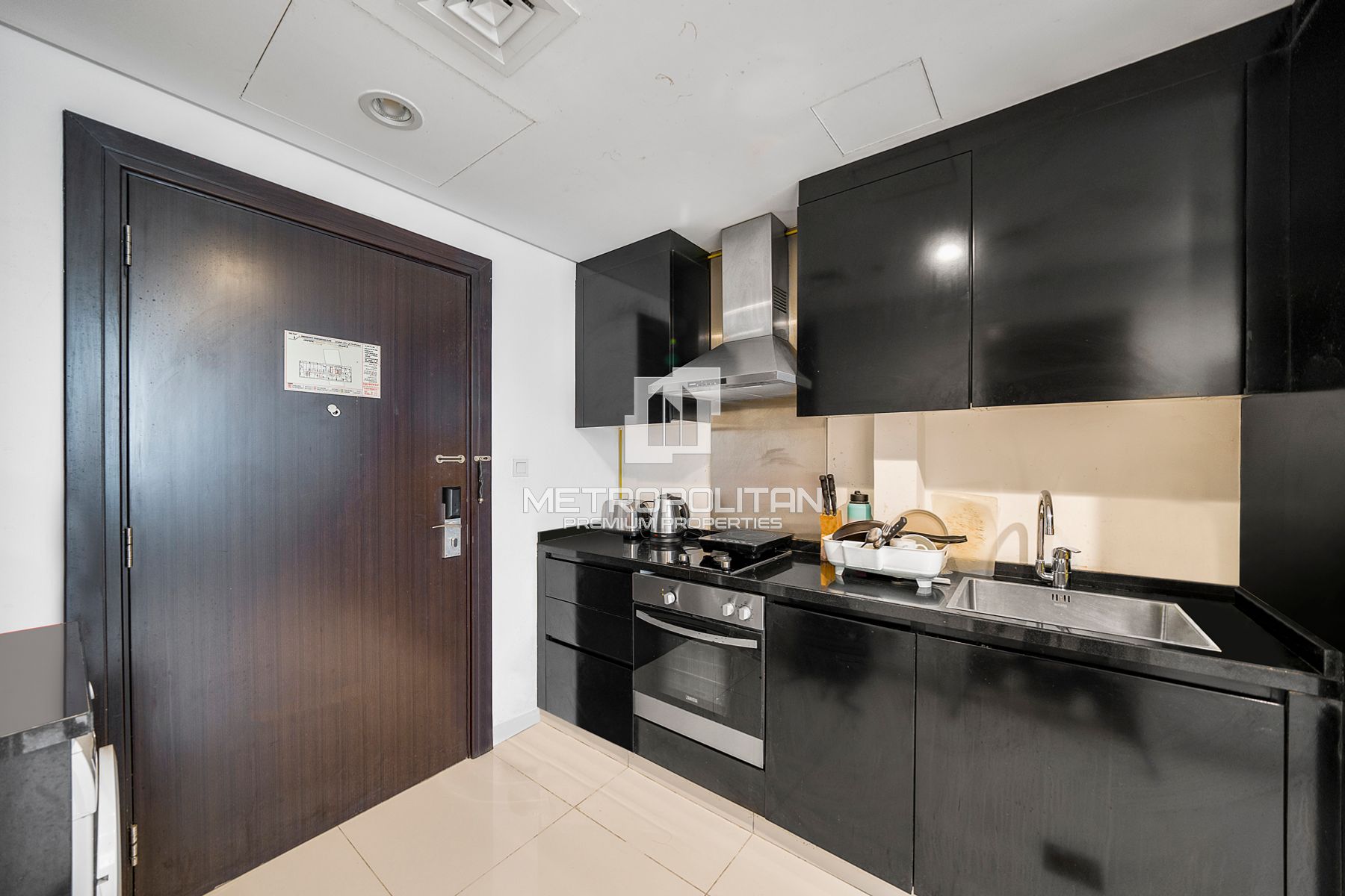 Spacious Studio | Canal View | Close to Dubai Mall-3