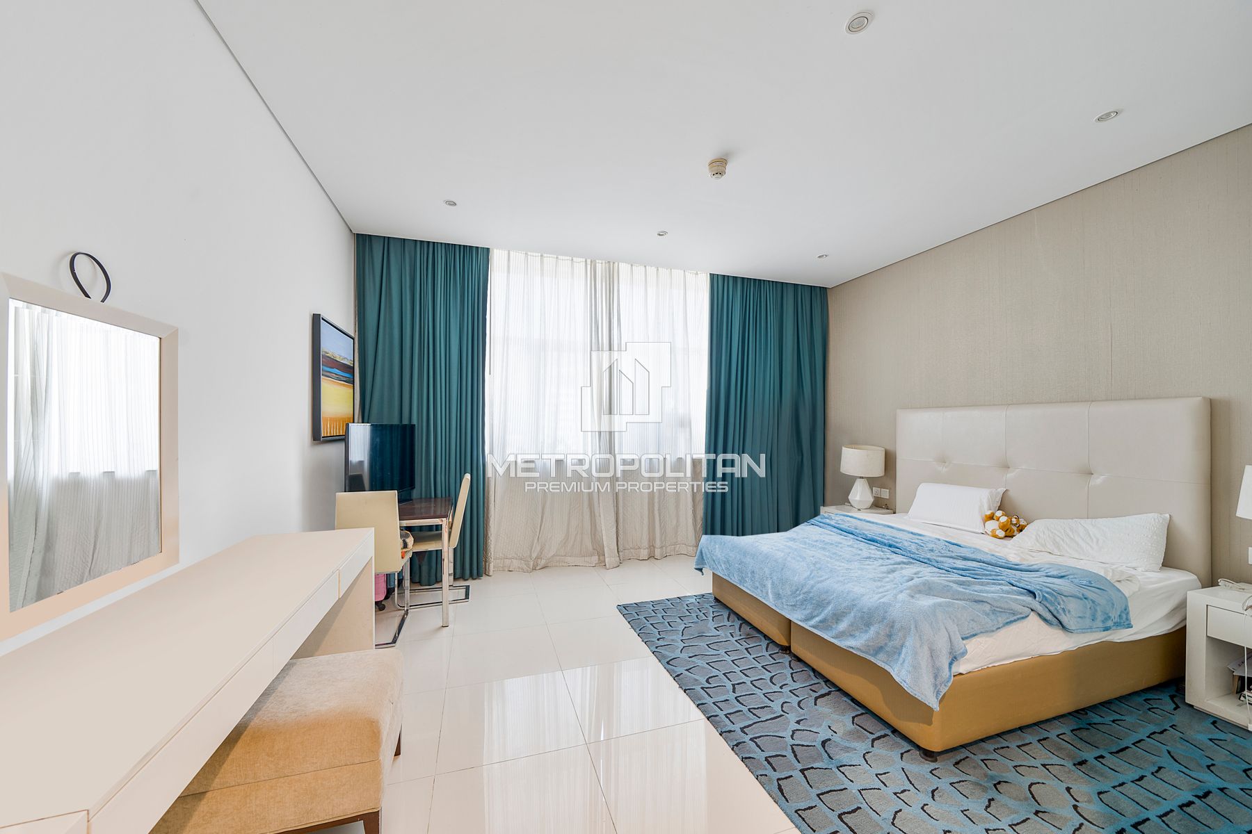 Spacious Studio | Canal View | Close to Dubai Mall-8