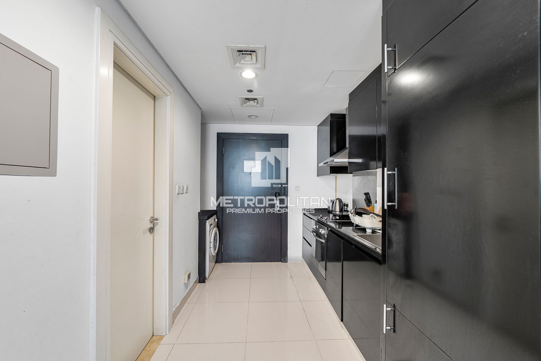 Spacious Studio | Canal View | Close to Dubai Mall-6