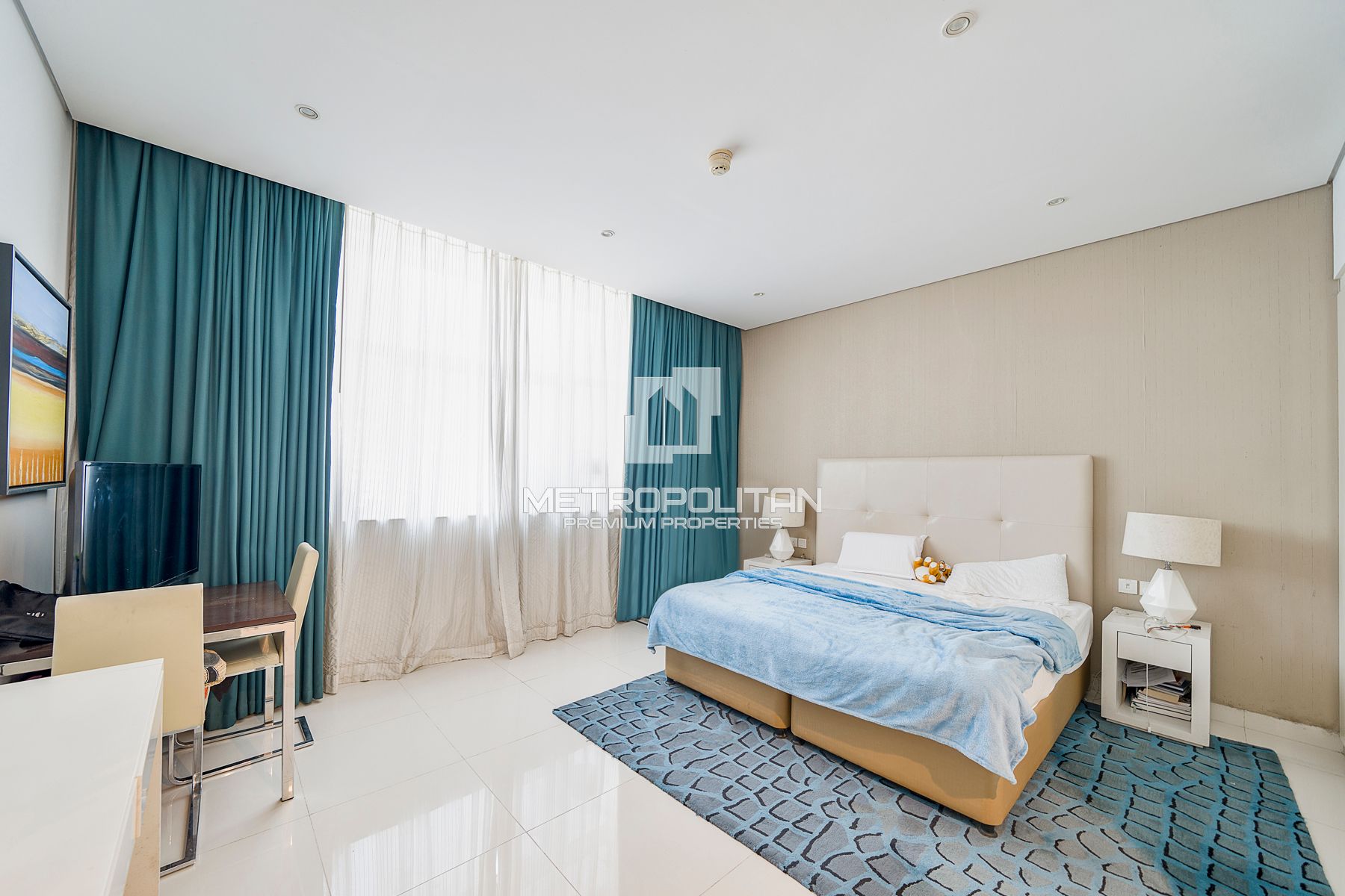 Spacious Studio | Canal View | Close to Dubai Mall-2