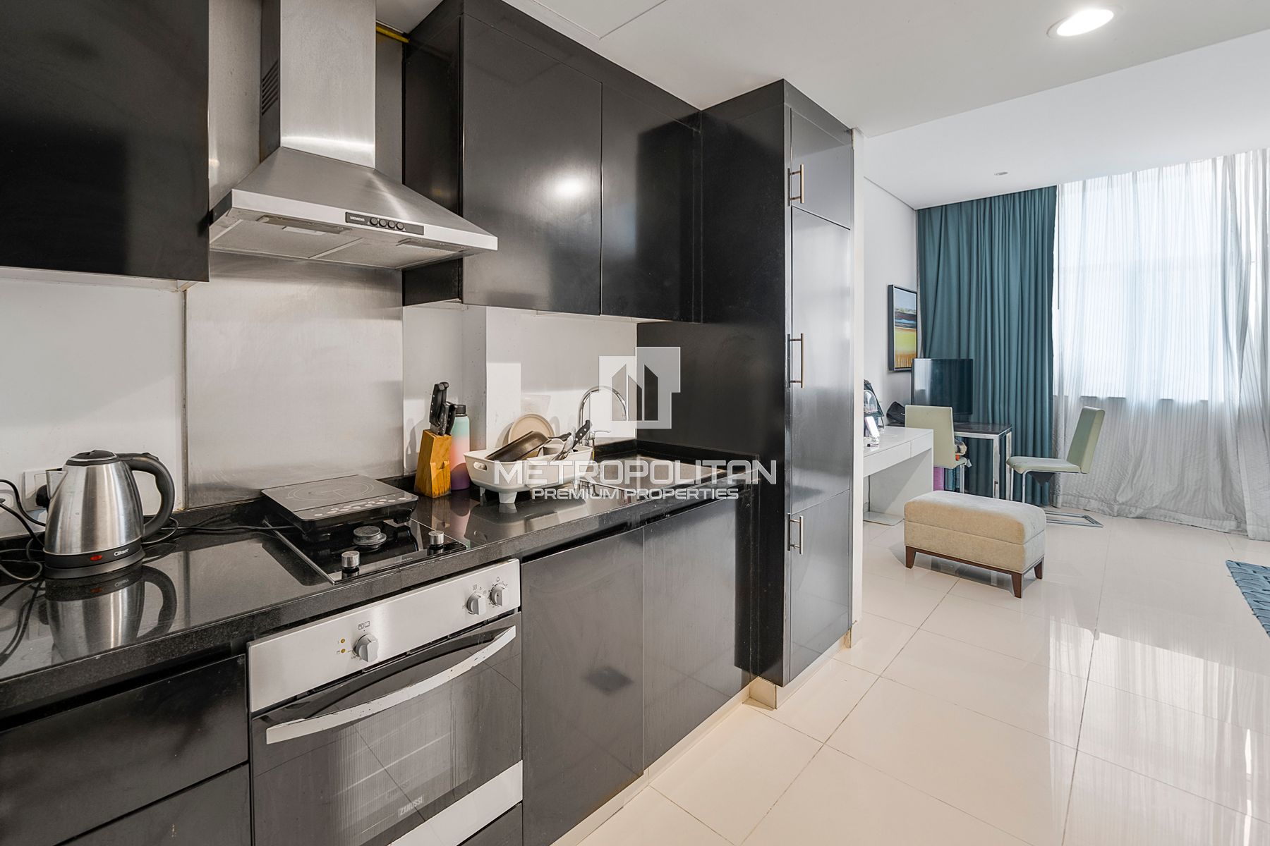 Spacious Studio | Canal View | Close to Dubai Mall-4