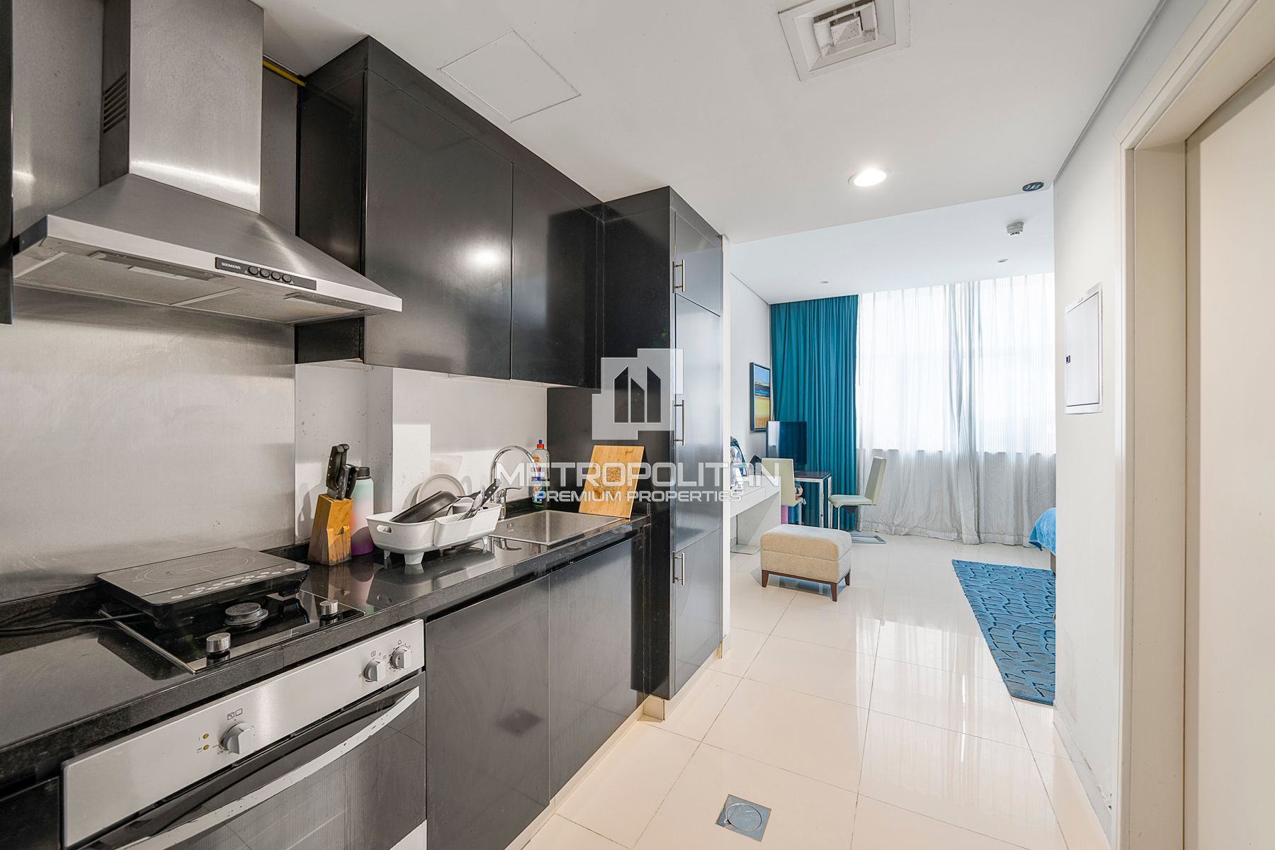 Spacious Studio | Canal View | Close to Dubai Mall-5